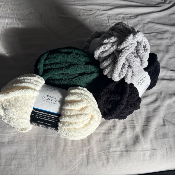 Mainstays Chenille Chunky set. - Picture 2 of 11